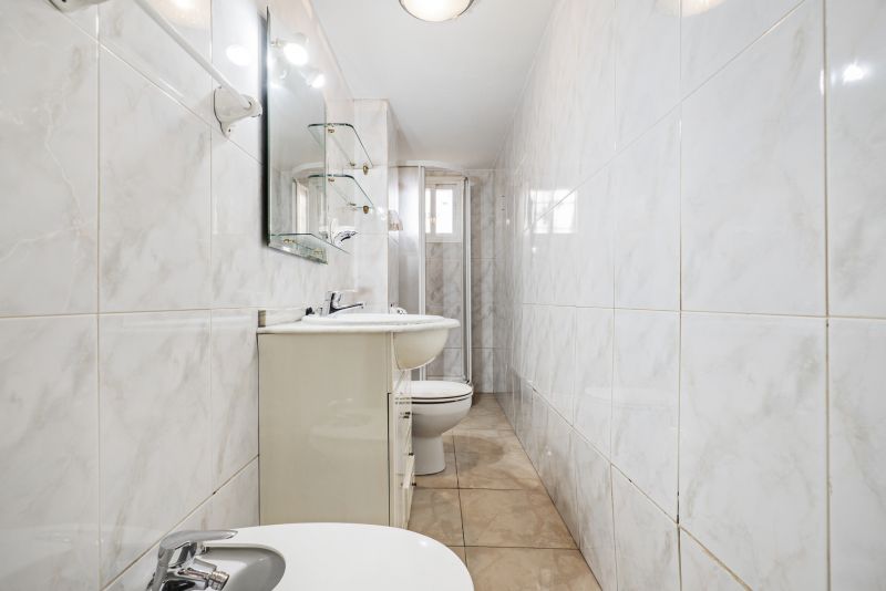 Bathroom Wall and Floor Tiling